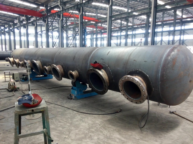 阿勒泰蒸汽分汽缸漏气维修